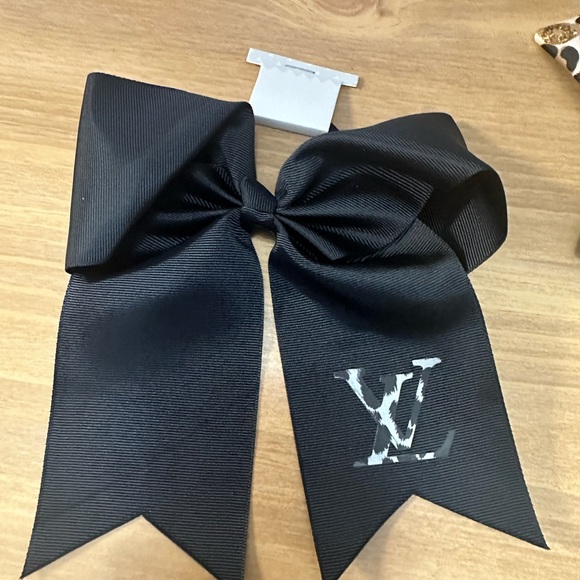 Bows - Picture 3 of 4